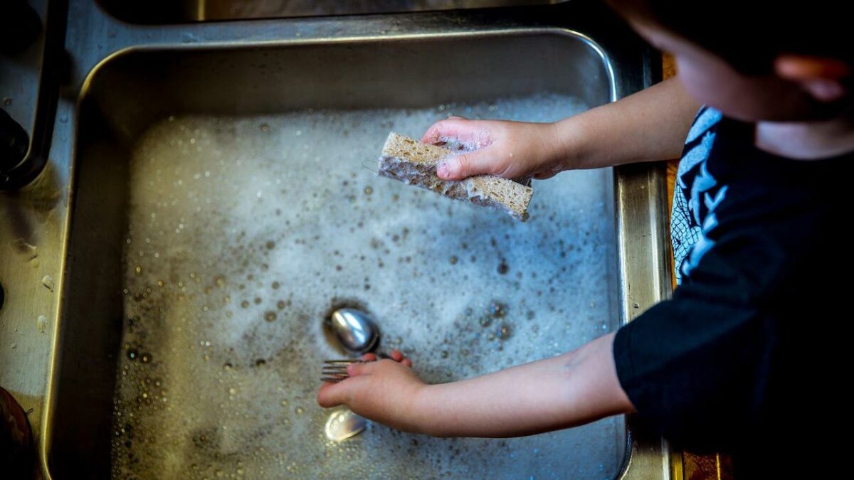 Pulire la cucina in pochi minuti si può metodi naturali