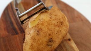 Cucino così le patate ormai, è più veloce e con risultati migliori (senza la padella)