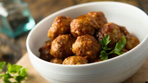 Polpette pronte in 10 minuti senza pan grattato né uova: una ricetta da leccarsi i baffi