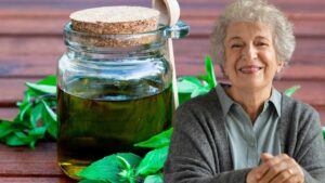 Olio al basilico come lo usava mia nonna: condimento e ottimo rimedio naturale