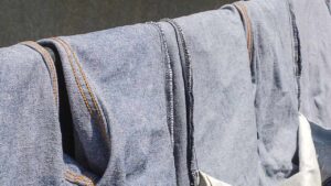 Hai lavato i jeans e si sono ristretti? Risolvi con questo metodo