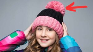 Sapevi che i pompon sui cappelli non sono solo un dettaglio estetico? Nessuno sa a cosa servono davvero