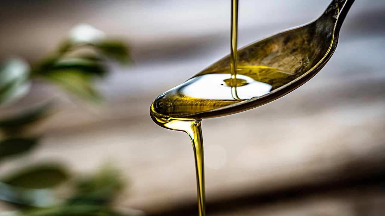 Cucchiaio di olio d'oliva