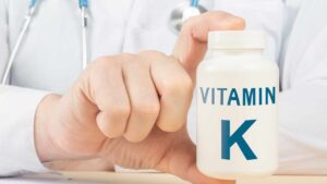 Riconosci 5 sintomi che indicano che non consumi abbastanza vitamina K