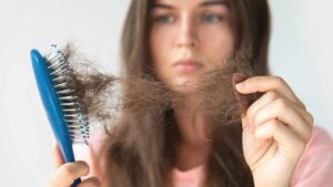 4 rimedi naturali per combattere la caduta dei capelli