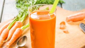 Come preparare il succo di carota per beneficiare di 7 incredibili proprietà