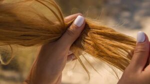 Capelli secchi dopo il mare? Prova questi rimedi, torneranno morbidi e splendenti