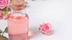 Beauty routine: come si usa l’acqua di rose?