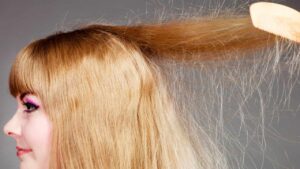 Hai sempre i capelli elettrizzati? Segui questi consigli