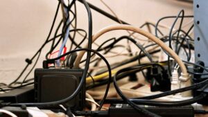 Geniali soluzioni per il disordine dei cavi delle prese elettriche