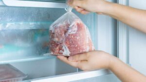 Entro quanto tempo va consumata la carne nel congelatore? Conosci la risposta?