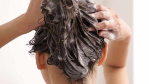 È meglio scegliere la maschera o il balsamo per i capelli?