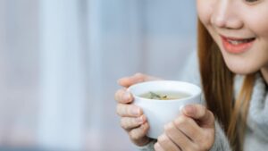 Come depurare il corpo con 4 tisane fai da te