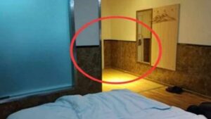 Perché è necessario tenere accesa la luce del bagno quando si dorme in hotel