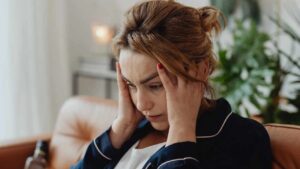 Sintomi di cortisolo alto e come ridurre l’ormone dello stress secondo gli esperti