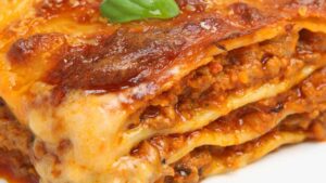 Come preparare la lasagna di Natale perfetta con i segreti di Cannavacciuolo: cosa devi fare dopo la cottura