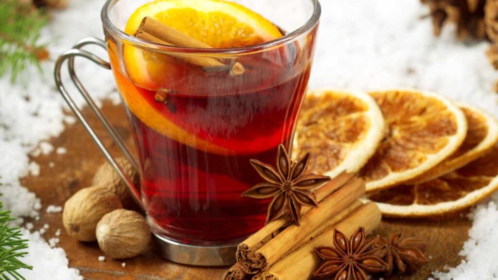 Come preparare un delizioso punch di Natale in casa per rendere speciali le feste