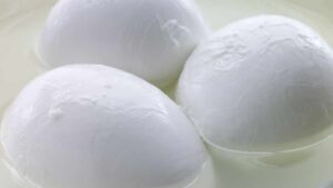 Mozzarella fresca: non commettere questi ERRORI quando la conservi