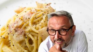 “Lo faccio prima di cuocere il guanciale”: il trucchetto per una Carbonara strepitosa dello Chef Bruno Barbieri